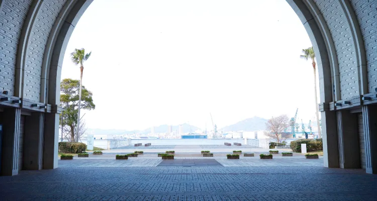 写真:校舎外に見える海